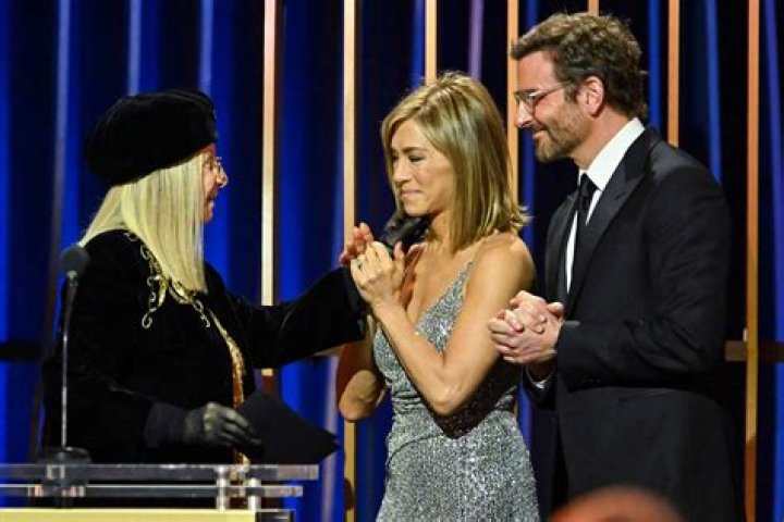 	Jennifer Aniston pays homage to Barbra Streisand in Harper’s Bazaar	