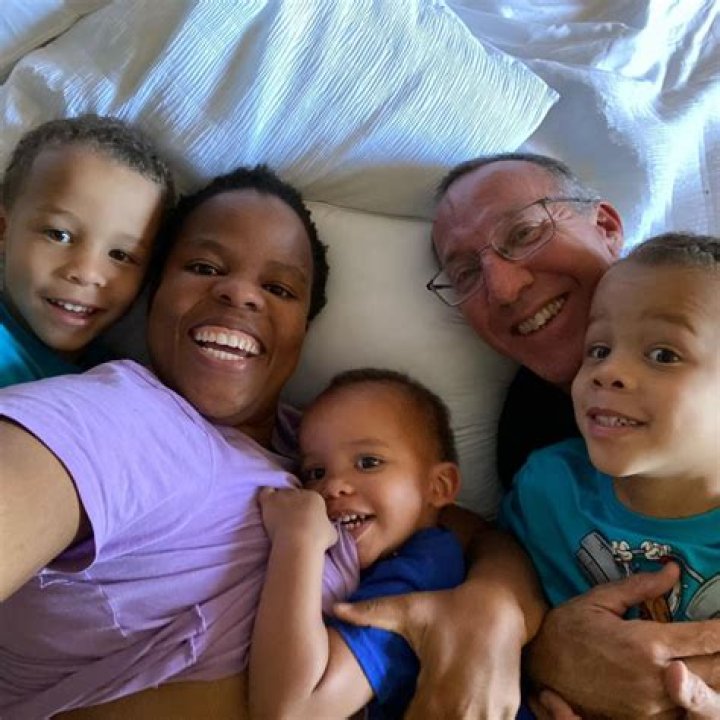 Jennifer Marie Brown Married, Husband, Partner, Boyfriend, Children & Net Worth