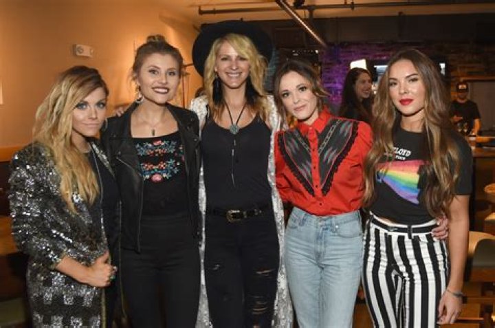 Jennifer Wayne Net Worth - Wiki, Age, Weight and Height, Relationships, Family, and More