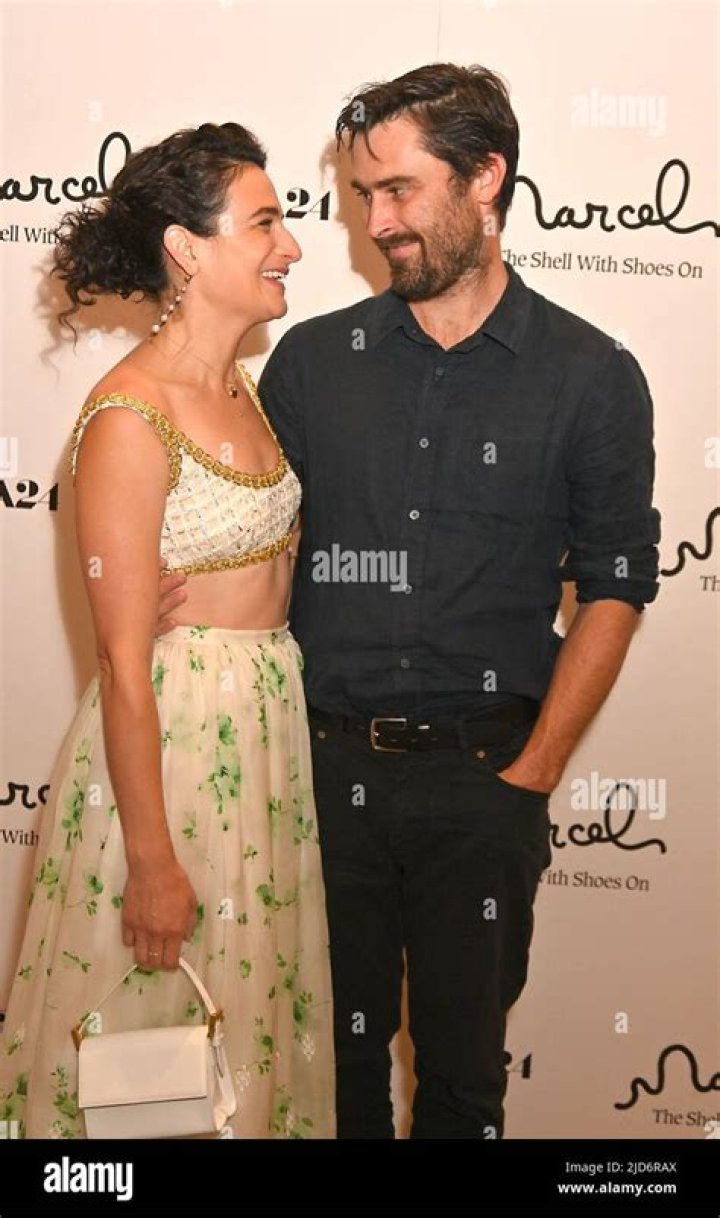 Jenny Slate made her couple-debut at Sundance with her woodsy, artist boyfriend
