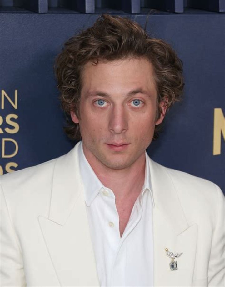 Jeremy Allen White Net Worth - Wiki, Age, Weight and Height, Relationships, Family, and More