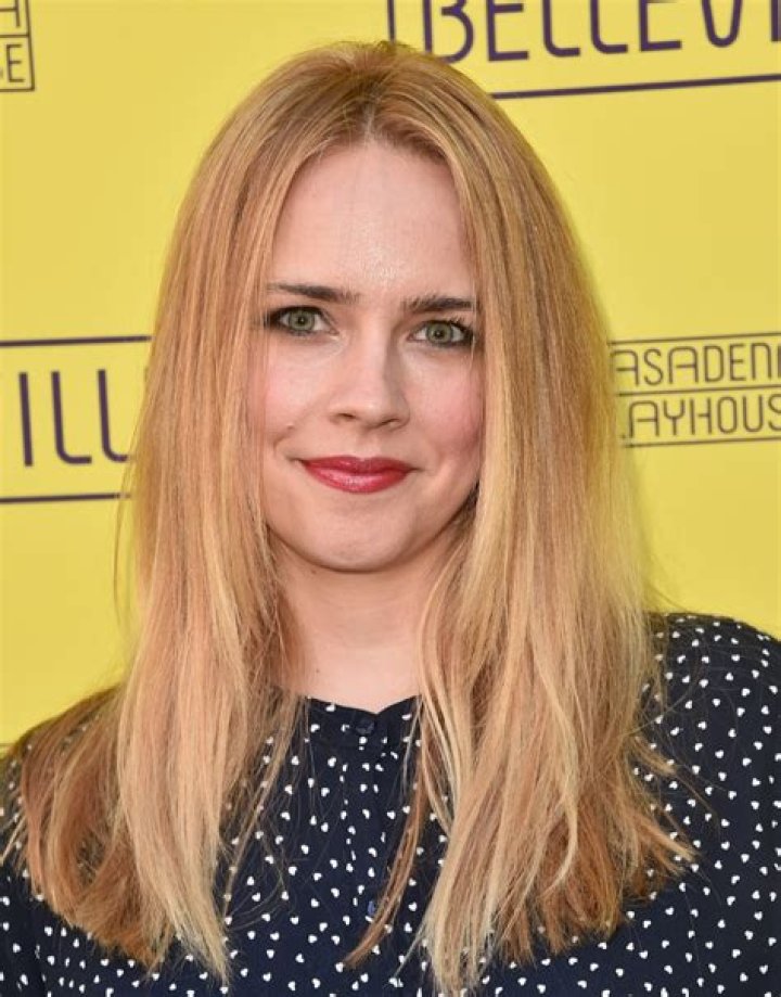 Jessica Barth Net Worth - Wiki, Age, Weight and Height, Relationships, Family, and More