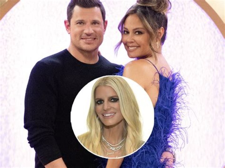 Jessica Simpson’s friends think her boyfriend is “using her” for money & fame