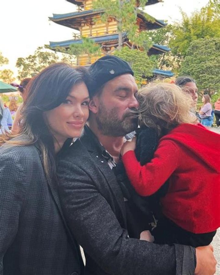 Johnny Galecki - Age, Family, Bio