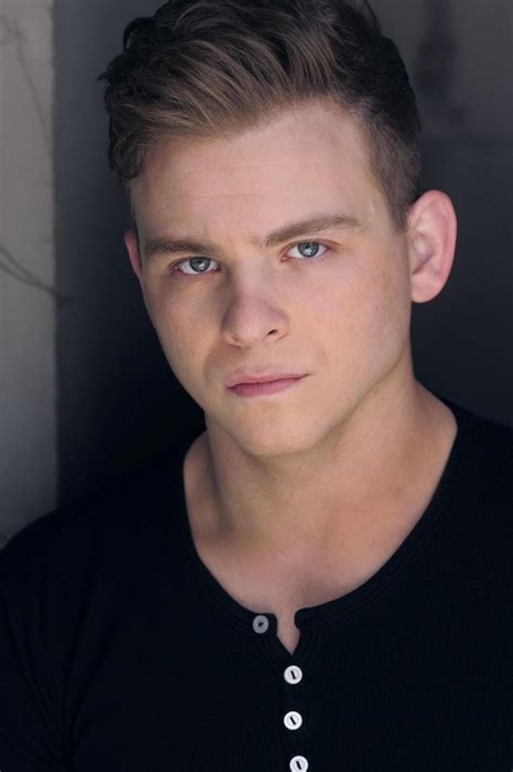 Jonathan Lipnicki Bio (Wiki) 