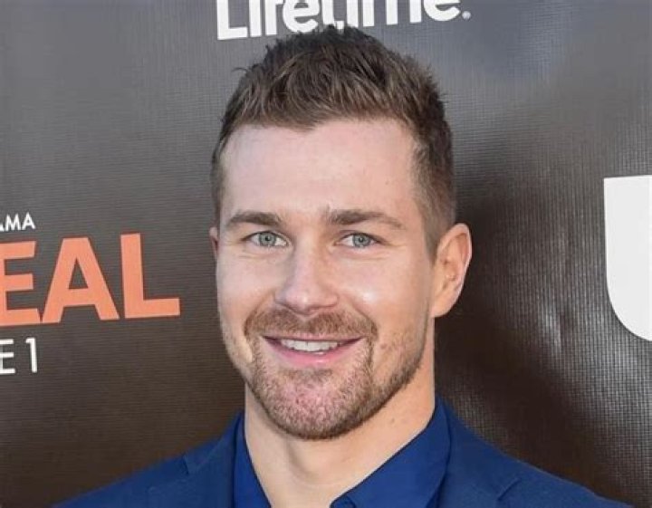 Josh Kelly - Age, Family, Bio