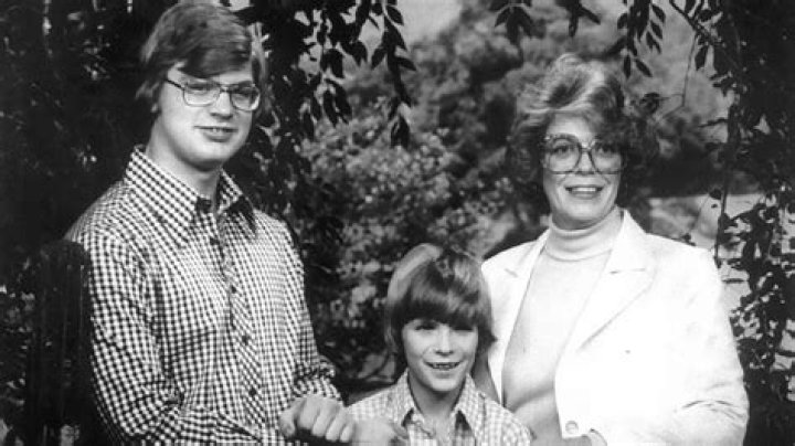 
Joyce Dahmer Height, Weight, Net Worth, Age, Birthday, Wikipedia, Who, Nationality, Biography 
