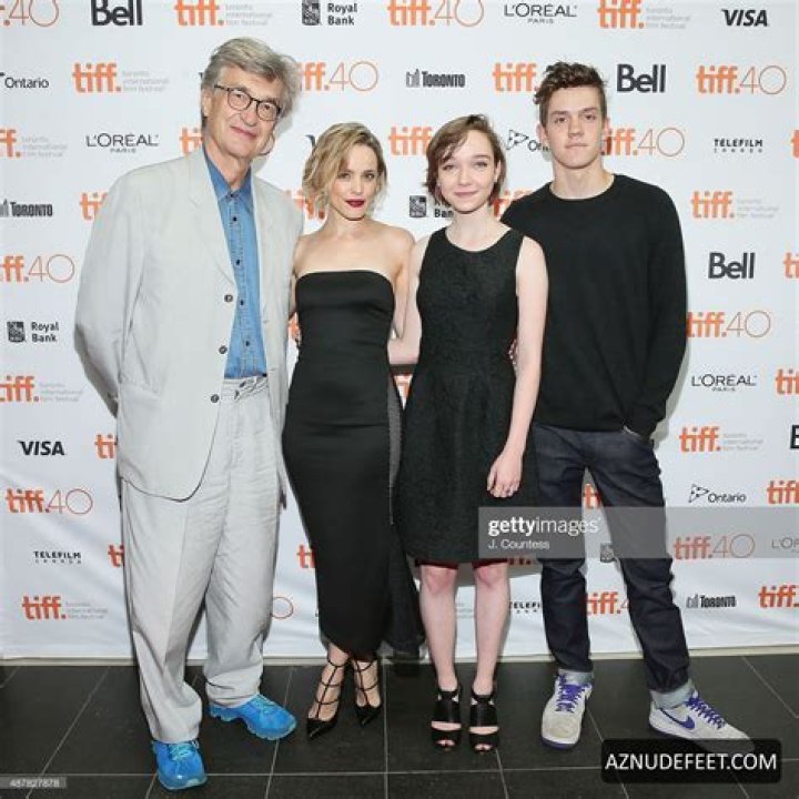 Julia Sarah Stone - Age, Family, Bio