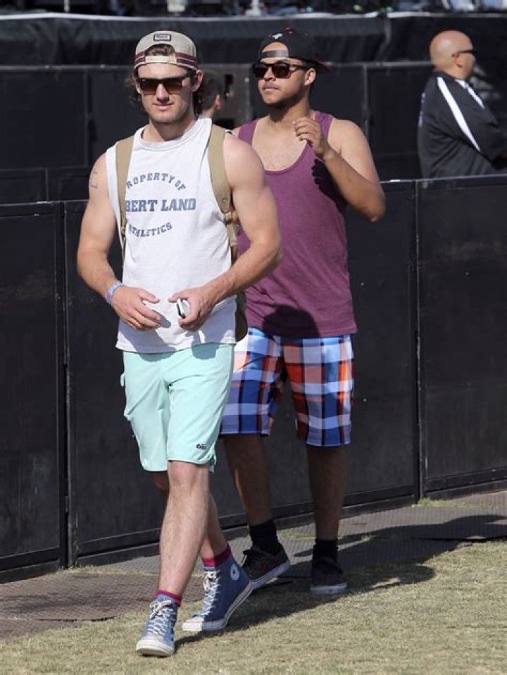 Julianne Hough flirted & ‘rubbed up’ on Alex Pettyfer at Coachella: new couple?