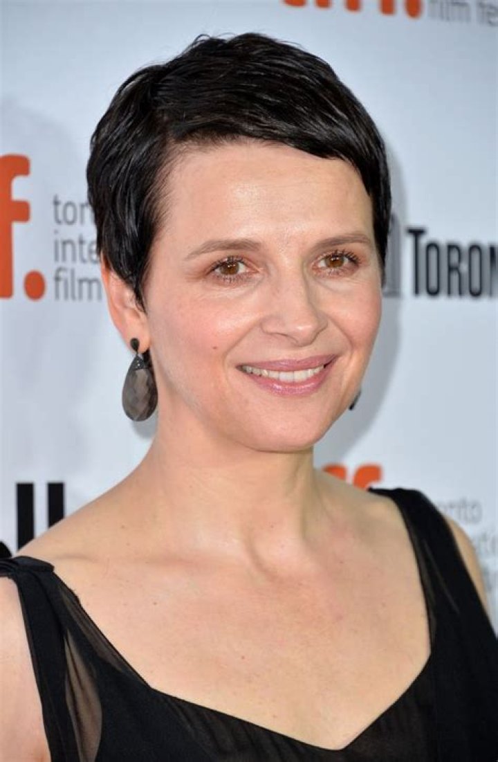Juliette Binoche shows off her extreme pixie cut in St. Tropez: unflattering or cute?