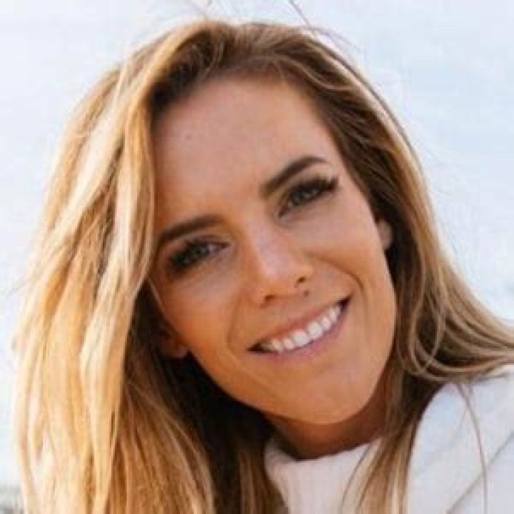 Katie Dunlop - Age, Family, Bio