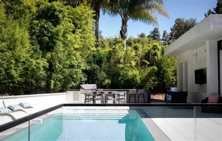 Keanu Reeves’ house in Hollywood hit by a team of burglars in ski masks