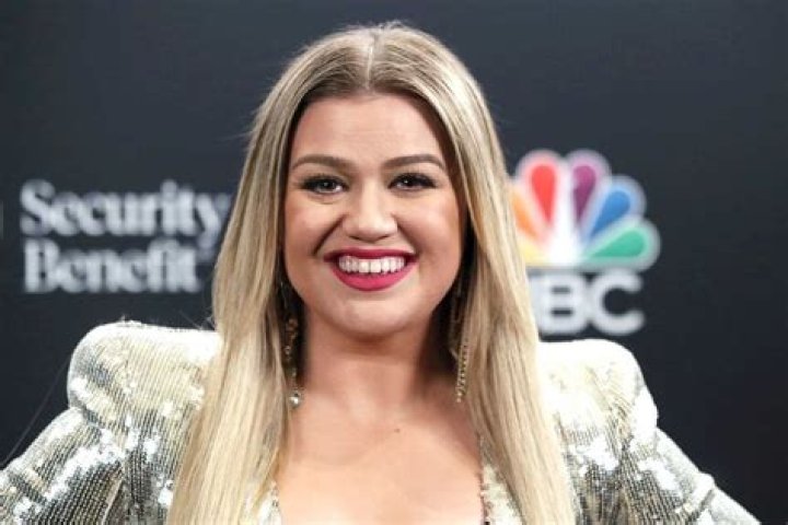 Kelly Clarkson has to pay Brandon Blackstock $200K a month in support