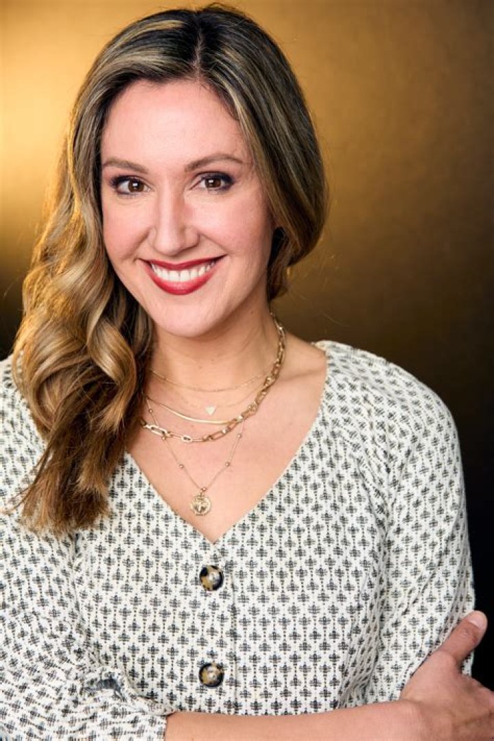 Kelly Oxford - Age, Family, Bio