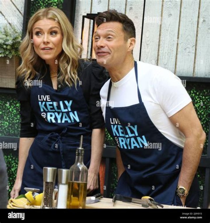 Kelly Ripa & Ryan Seacrest did a juice fast, Ryan says it ‘cleanses your organs’
