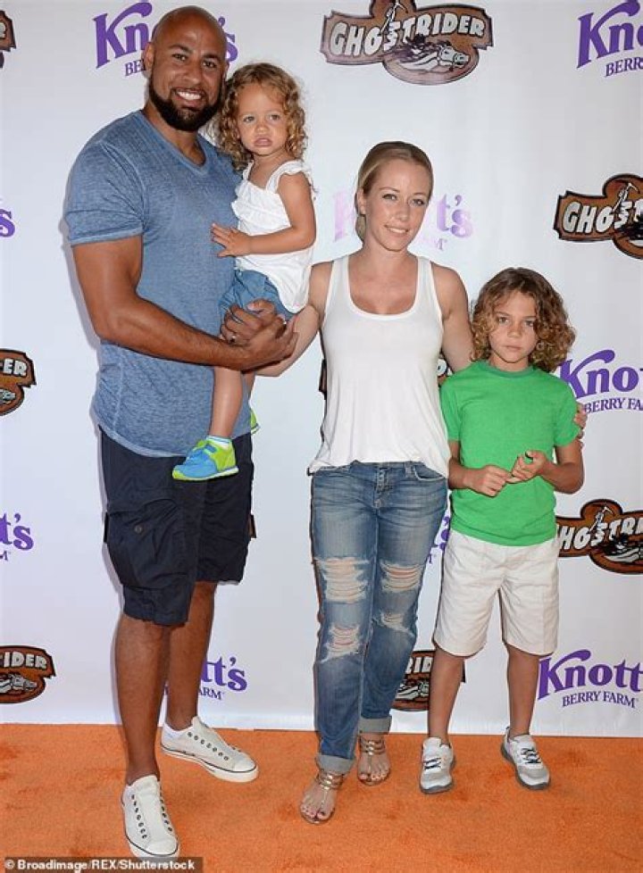 Kendra Wilkinson explains just how 3 girls share Hef