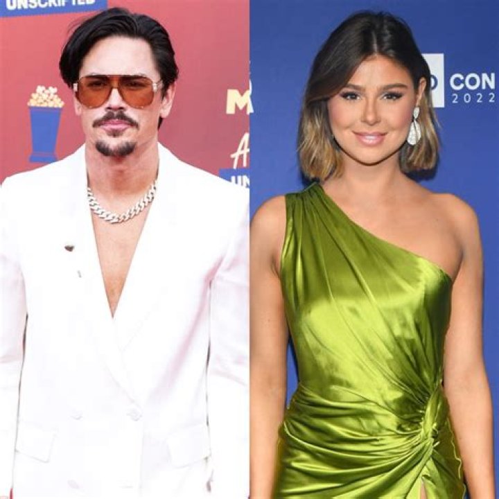 Kian Lawley In a Relation with Model Meredith Mickelson!! Is the couple Serious? Kian Still can’t forget his Ex-girlfriend!! Is he still in Love with her??!