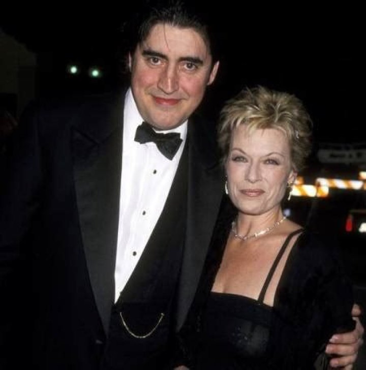 Know the Relationship Status of Famous American Actor, Alfred Molina and His Net Worth