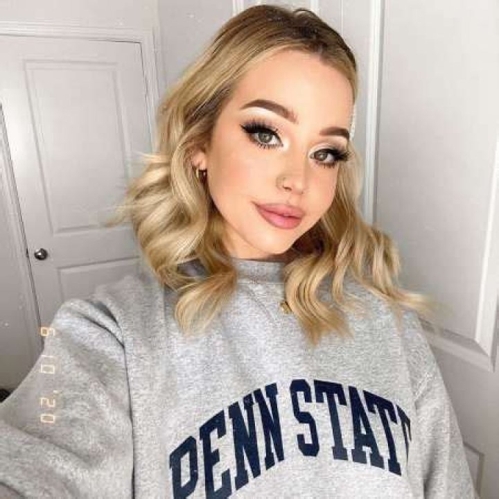 Know the Relationship Status of famous Instagram Star, Hailie Barber and Her Net Worth.
