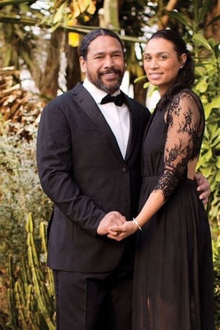 Know Theodora Holmes, Wife of Troy Polamalu! How is their Married Life?