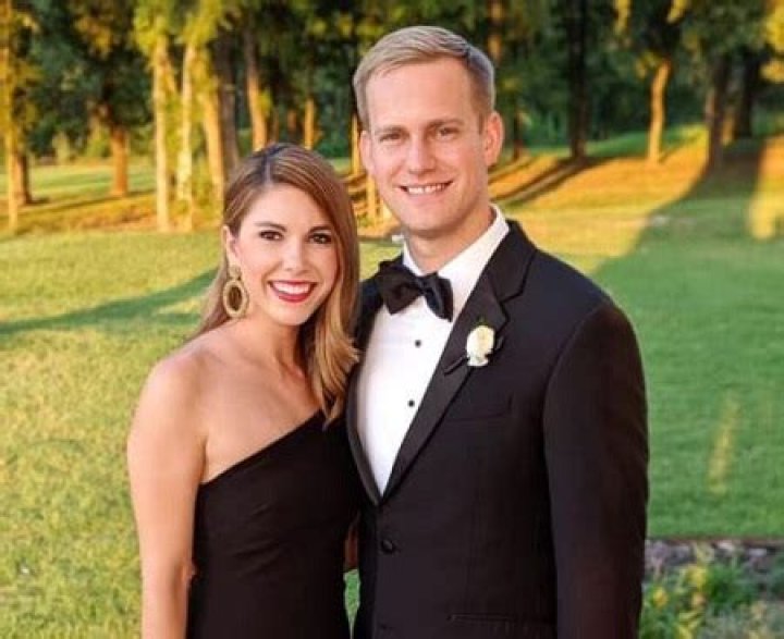 KOMU 8 anchor Emily Spain is married to her husband Travis Critchfield.