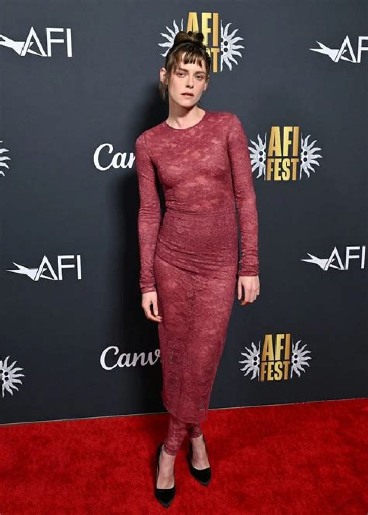 Kristen Stewart wore Chanel’s glittery cowgirl cosplay at the 2021 Met Gala