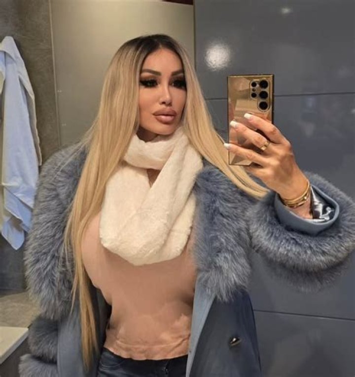 Kristhin Gómez - Age, Family, Bio