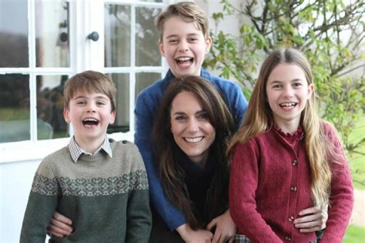 L&S: Kate Middleton’s family & drunken shenanigans threaten the royal marriage