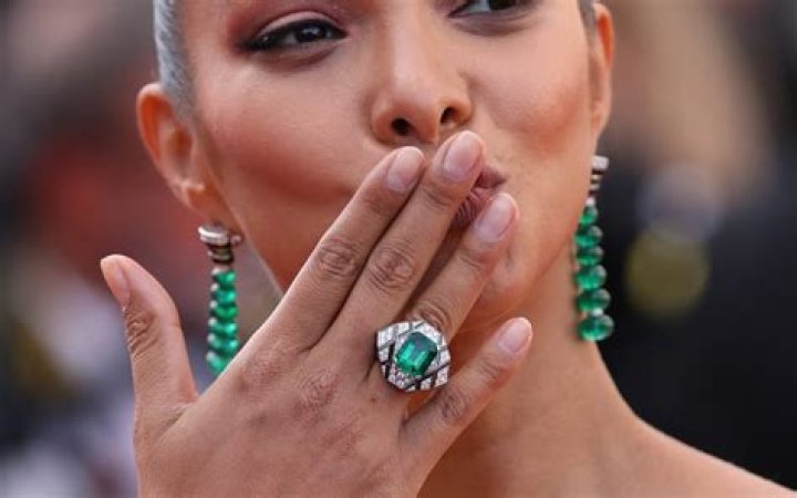 Lais Ribeiro Net Worth - Wiki, Age, Weight and Height, Relationships, Family, and More