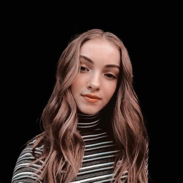 Lauren Hemp - Age, Family, Bio