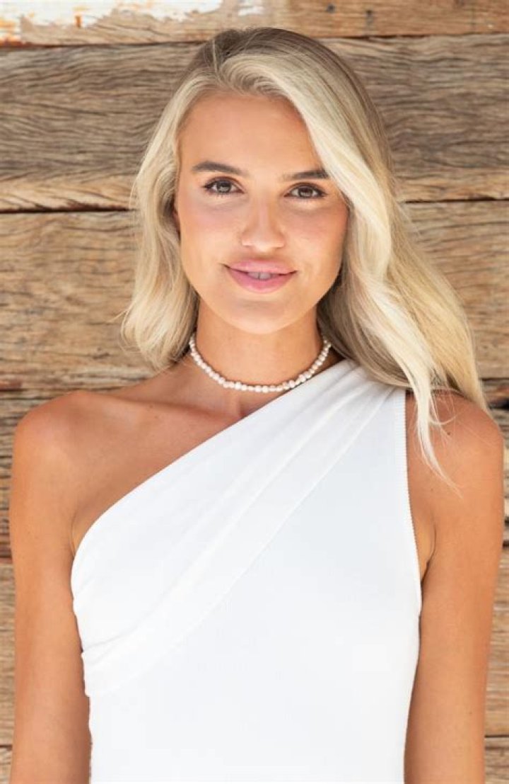 
Lauren Johansen-Bell Height, Weight, Net Worth, Age, Birthday, Wikipedia, Who, Nationality, Biography 