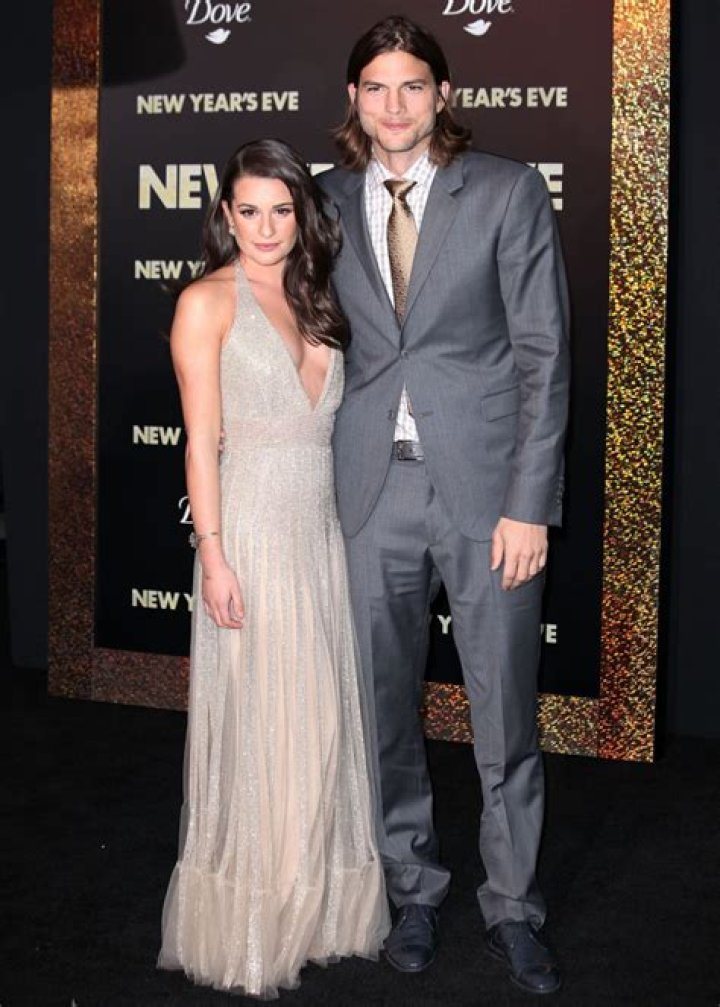 Lea Michele & Ashton Kutcher got extra-friendly on the ‘New Year’s Eve’ red carpet