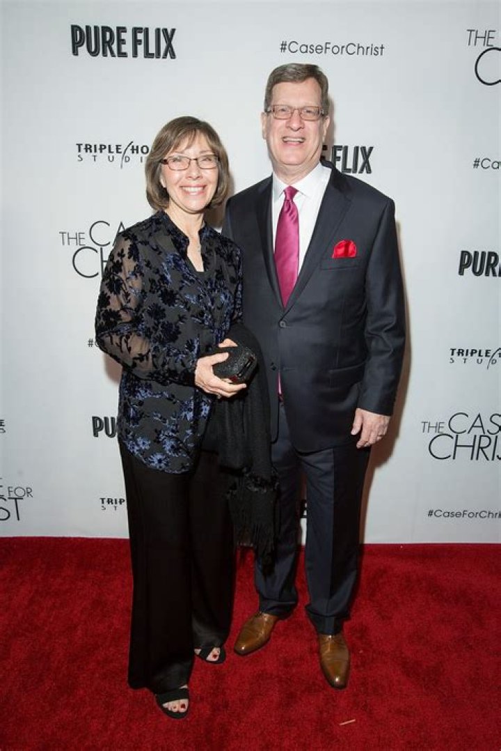 Lee Strobel Net Worth - Wiki, Age, Weight and Height, Relationships, Family, and More