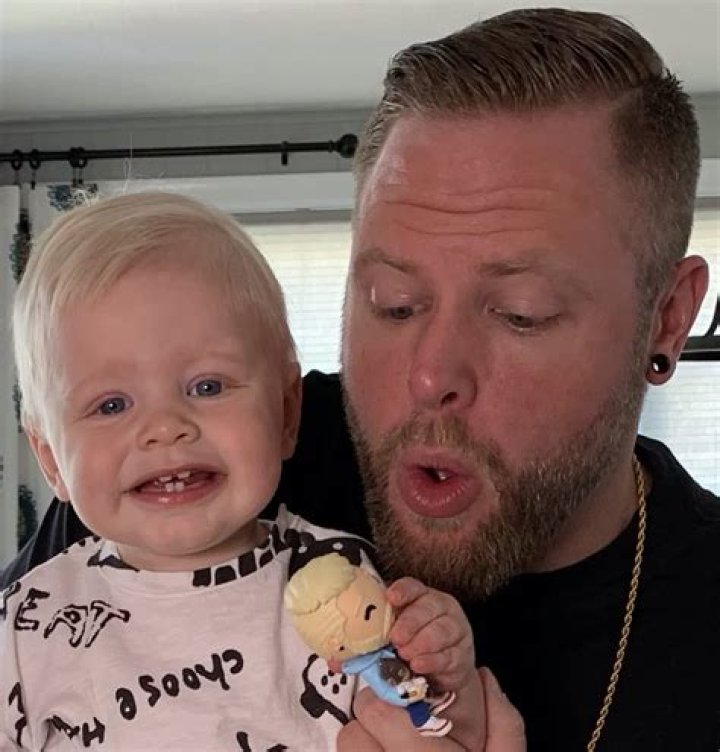 Leon Lush is Married to Wife: Christina Simons. Kids