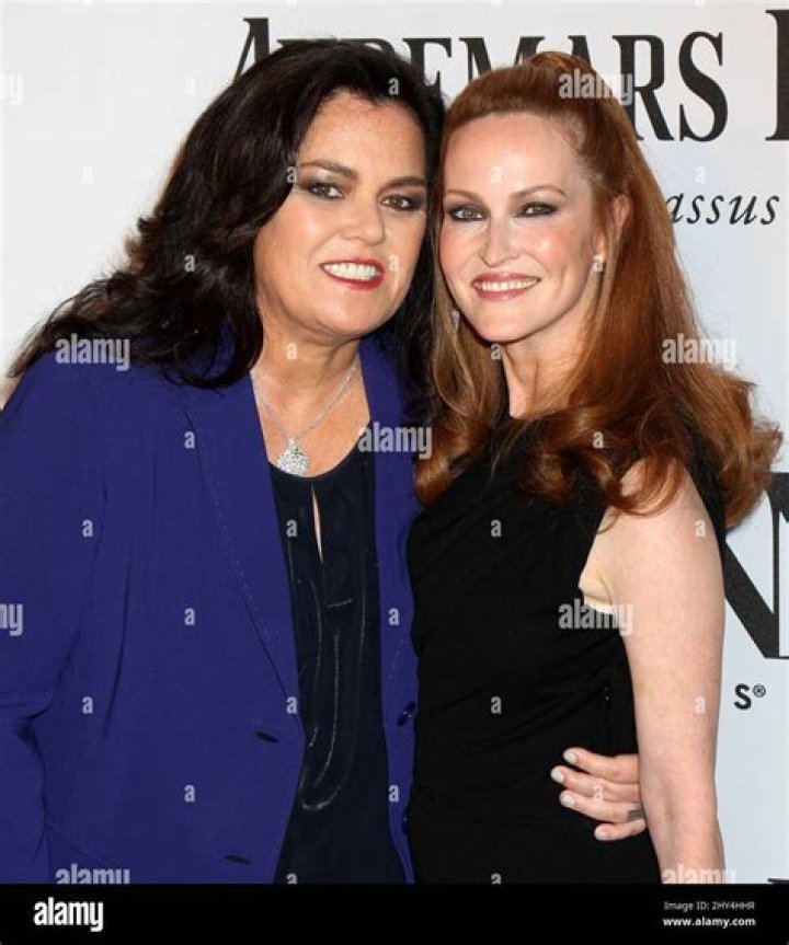 Lesbian and ex-wife of Rosie O’Donnell, Michelle Rounds commits suicide! Pick up the details of her death, relationship, and note the warning signs of suicide!