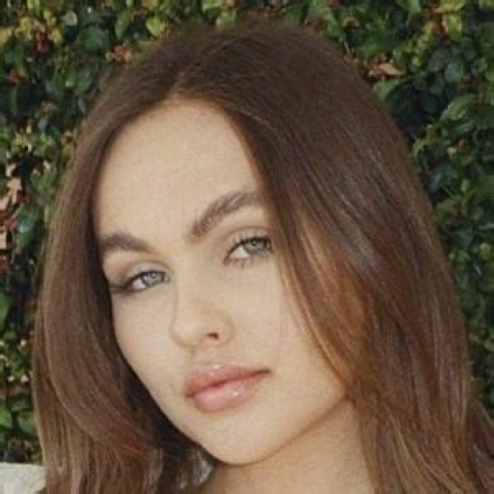 Lily Easton - Age, Family, Bio
