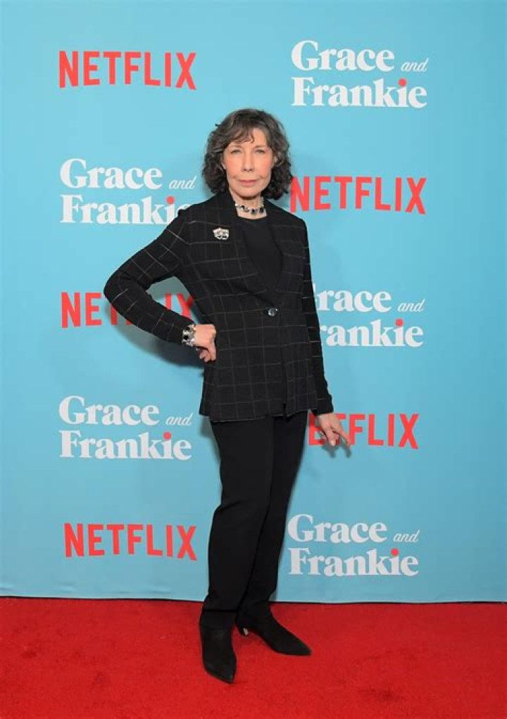 Lily Tomlin Net Worth - Wiki, Age, Weight and Height, Relationships, Family, and More