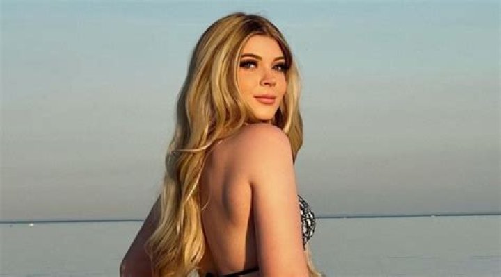 Lindsay Crook Bio (Wiki) 