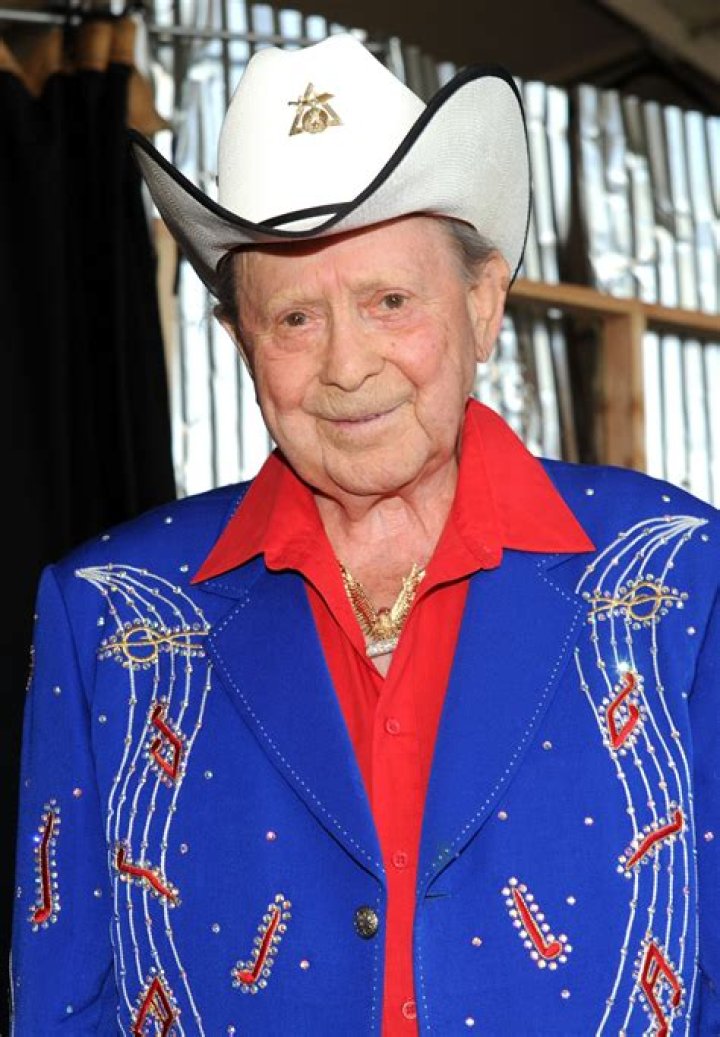 Little Jimmy Dickens Net Worth - Wiki, Age, Weight and Height, Relationships, Family, and More