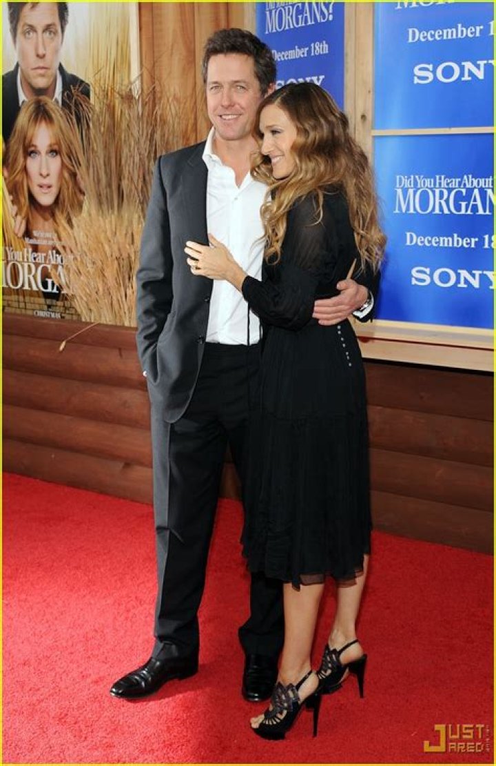 Liz Hurley crashes Sarah Jessica Parker & Hugh Grant’s premiere