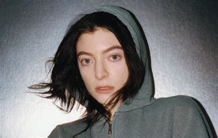 Lorde delayed her album after her sweet dog passed, ‘a light has gone out’
