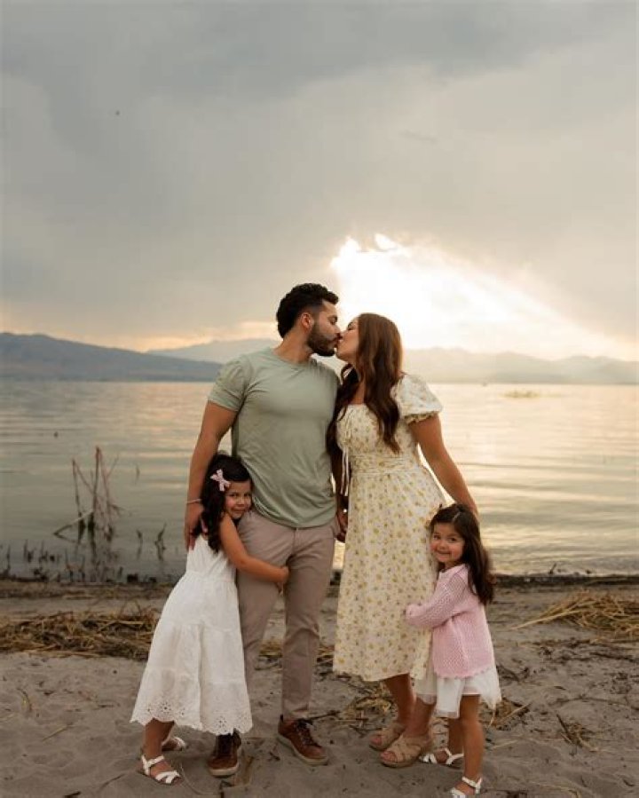 Lorena Duran - Age, Family, Bio