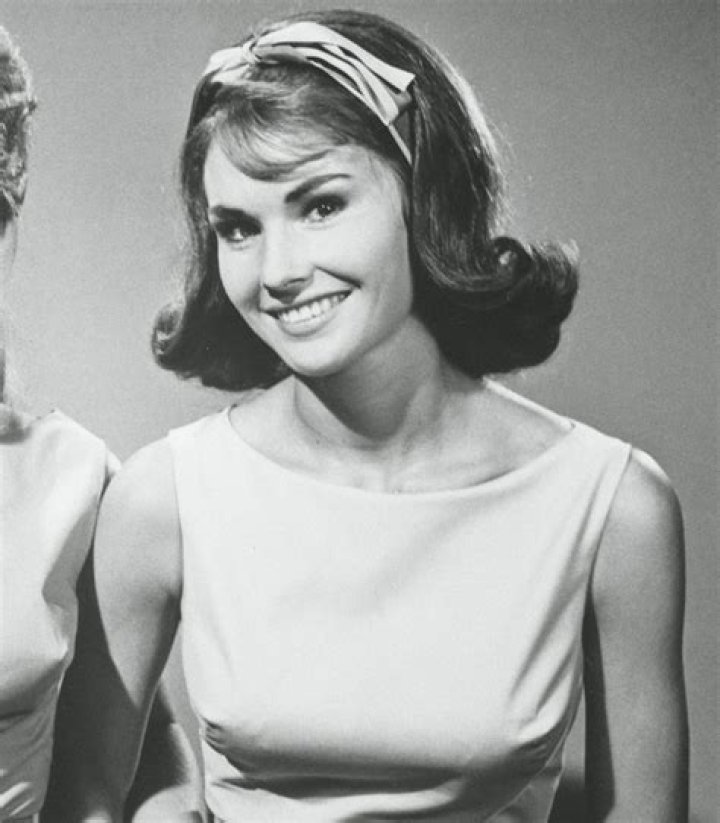 Lori Saunders - Age, Family, Bio