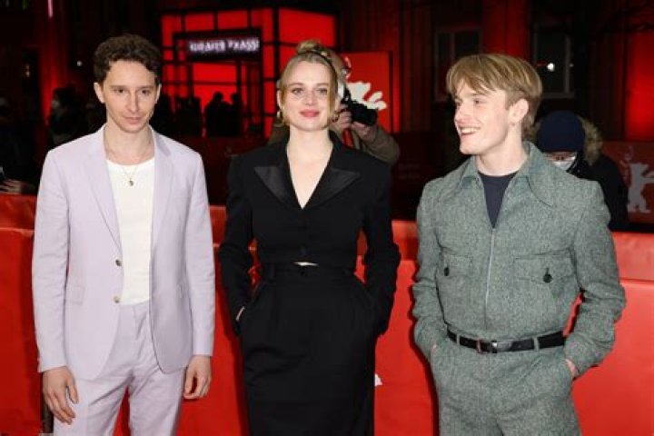 Louis Hofmann Wiki, Age, Net Worth, Girlfriend, Family, Biography & More