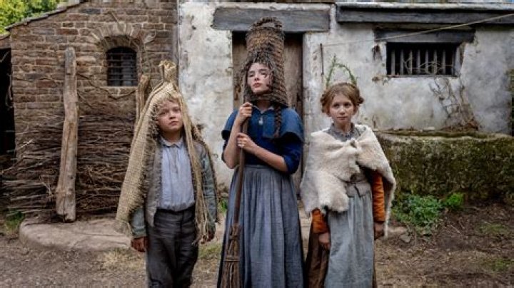 Louisa Harland - Age, Family, Bio