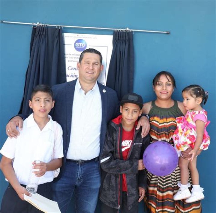 Luis de la Rosa - Age, Family, Bio