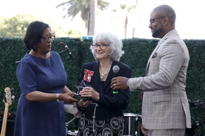 Lynn Whitfield Height, Weight, Net Worth, Age, Birthday, Wikipedia, Who, Instagram, Biography