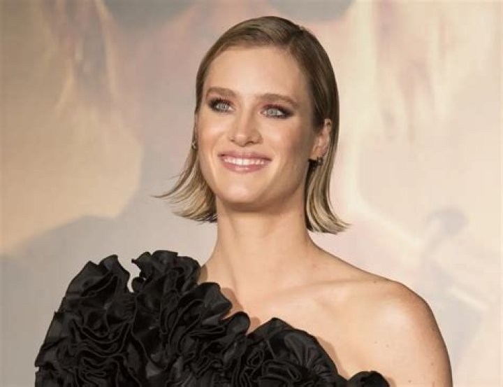 Mackenzie Davis (YouTube Star) - Age, Family, Bio