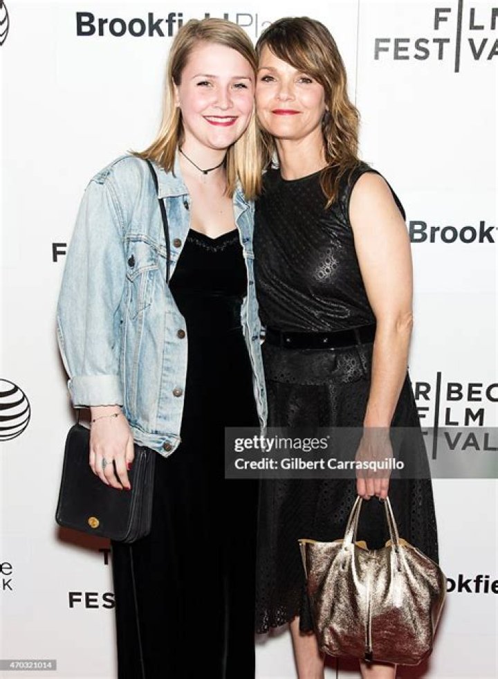 Maeve Elsbeth Erbe Kinney Height, Weight, Net Worth, Age, Birthday, Wikipedia, Who, Instagram, Biography