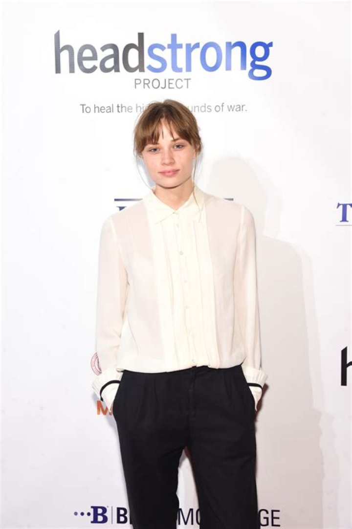 Makenzie Leigh - Age, Family, Bio